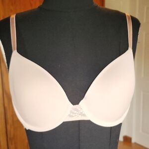Elegant Cream Bra 32d Like New